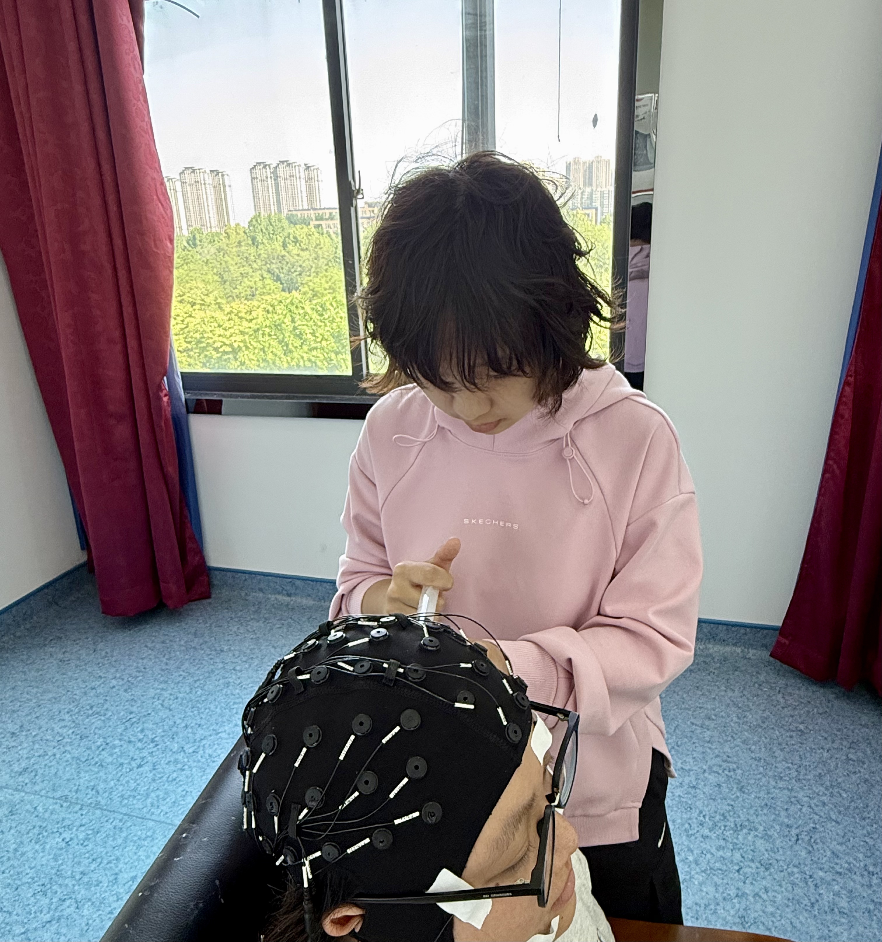项目组开展64导脑电实验准备